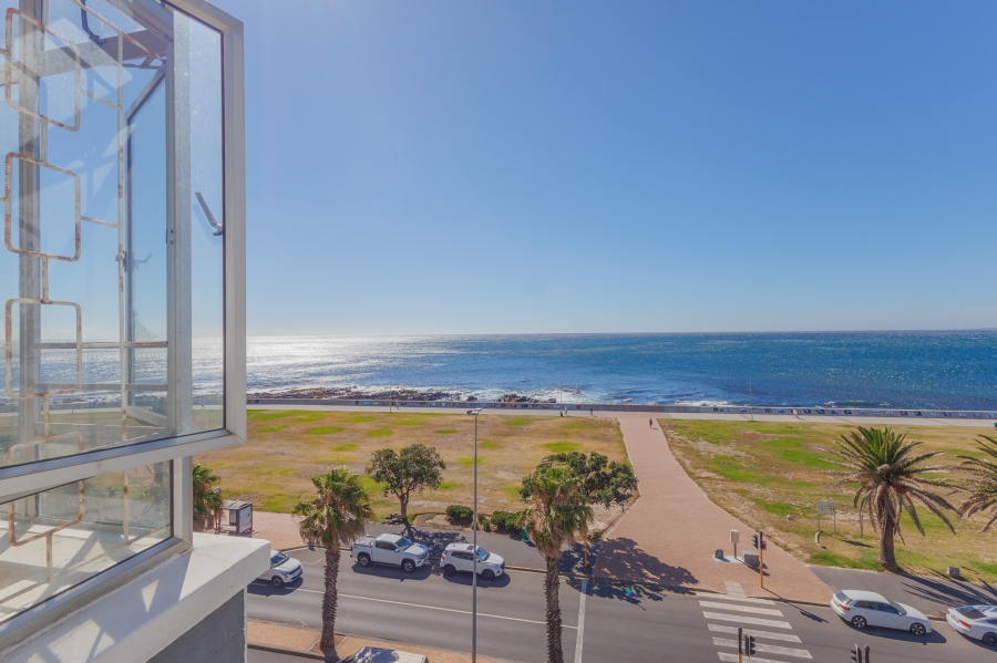 2 Bedroom Property for Sale in Sea Point Western Cape